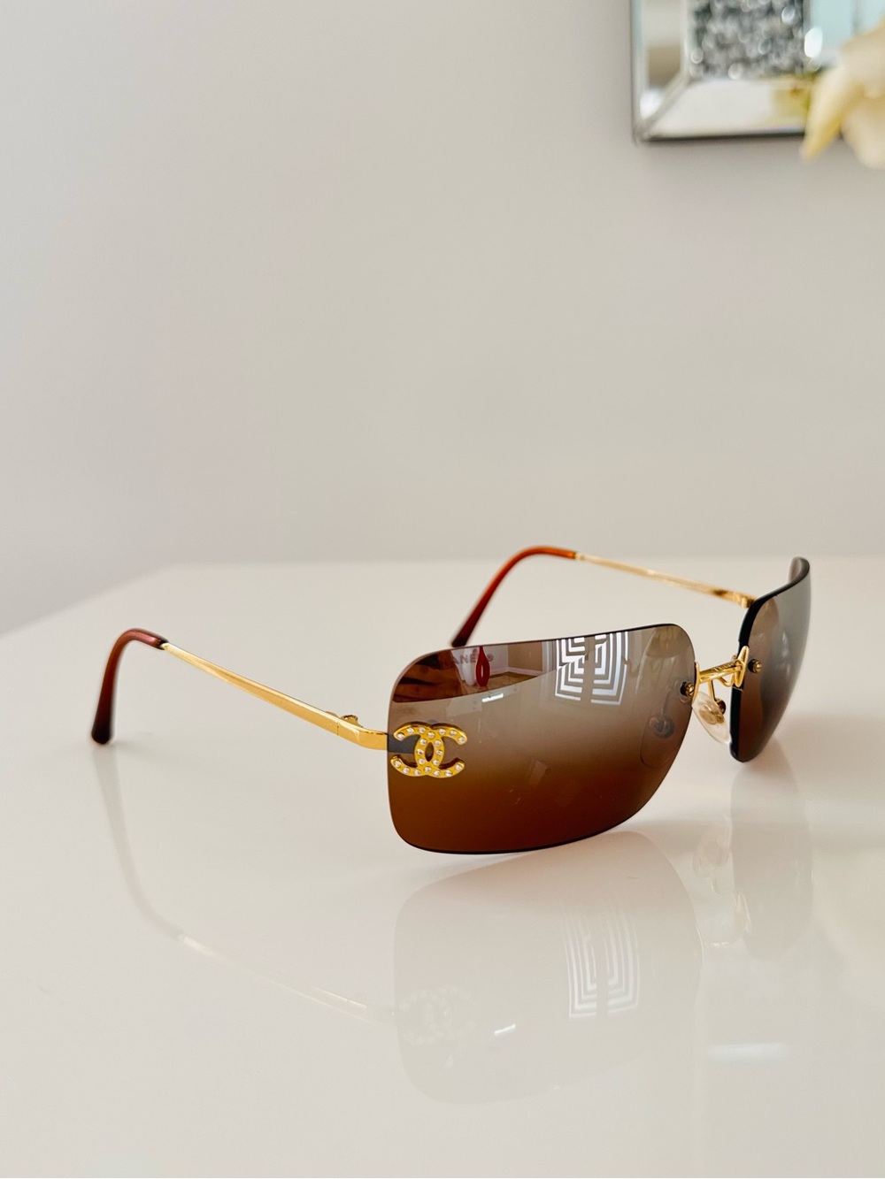 LIKE NEW 💕 Vintage CHANEL RARE RIMLESS Mirror Swarovski gold sunglasses - Picture 3 of 8